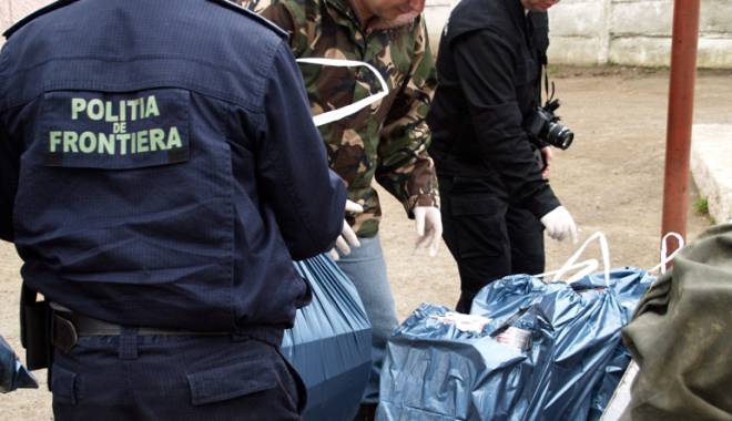 Captură imensă / Ce au confiscat ofițerii Gărzii de Coastă - containerechinezisme1432663982-1436790170.jpg