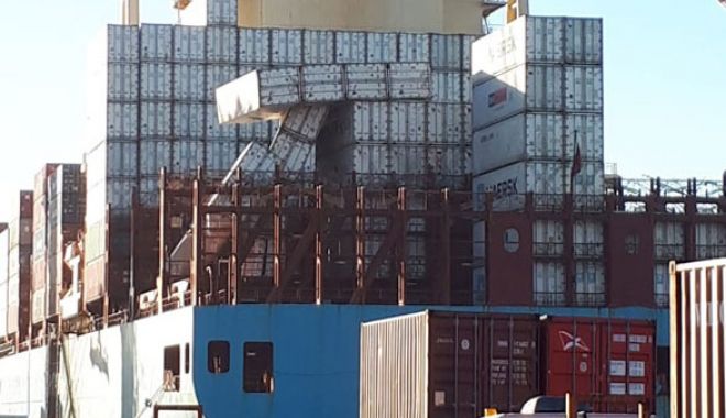 Containere pline cu BMW-uri, căzute de pe o navă! - containerecumasinideluxaucazut-1527505330.jpg