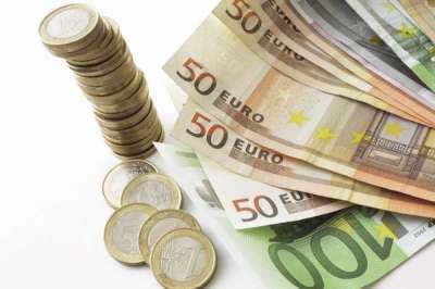 Euro, înțepenit la 4,53 lei - contenteuro-1355226458.jpg