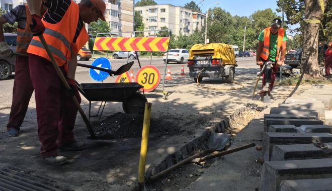 Continuă lucrările de modernizare a străzilor și trotuarelor - continualucrarile-1566587650.jpg