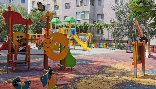 Continuă lucrările de reabilitare a locurilor de joacă din Constanța - continualucrarile-1597044451.jpg