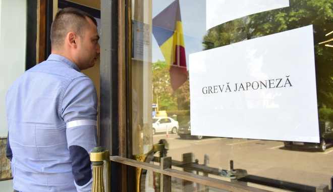 Continuă protestele în primării, consilii județene și prefecturi - continuaprotestele-1496057343.jpg