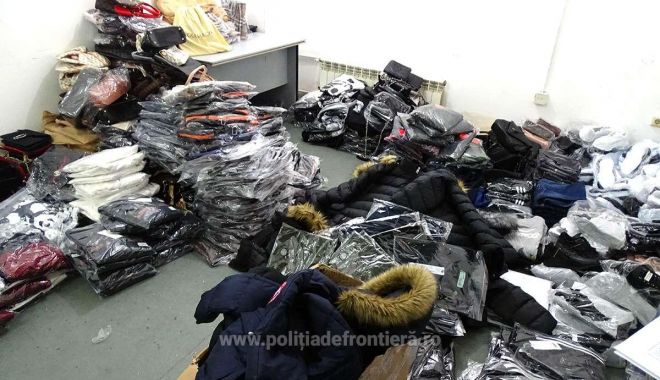 Textile, încălțăminte și parfumuri, susceptibile a fi contrafăcute, descoperite de polițiștii de frontieră - contrab-1550746079.jpg