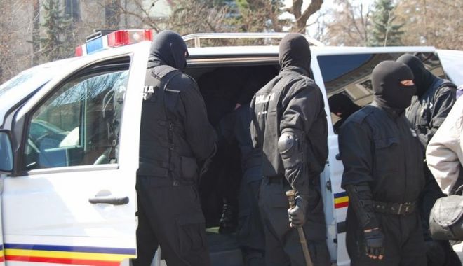Contrabandă cu țigarete, în Portul Constanța Sud Agigea. Trei bărbați, cercetați - contrabanda-1594300587.jpg