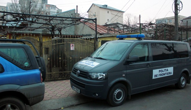 Contrabandiști de țigări, luați  pe sus de polițiștii de frontieră - contrabandistidetigari-1389896431.jpg