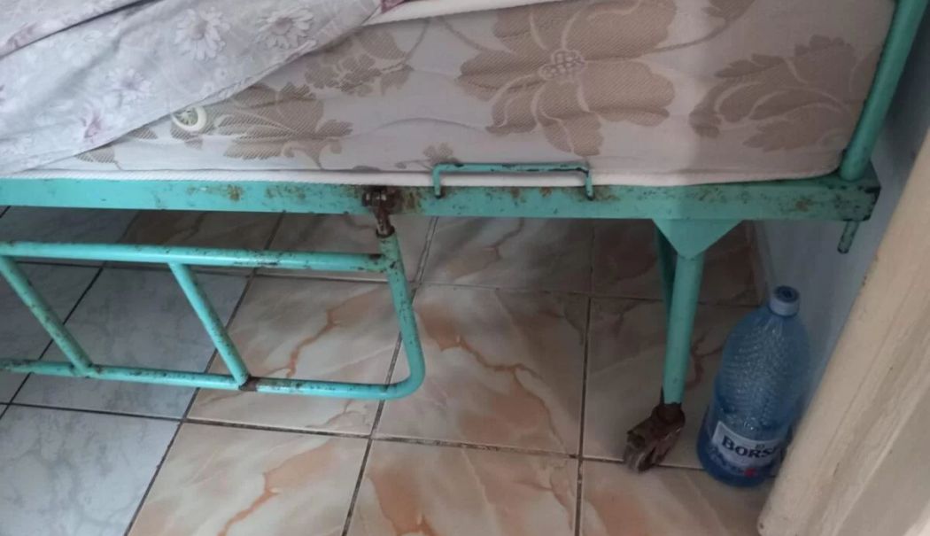 Controale neanunțate pe timp de noapte la două centre rezidențiale. La unele încăperi nu existau geamuri