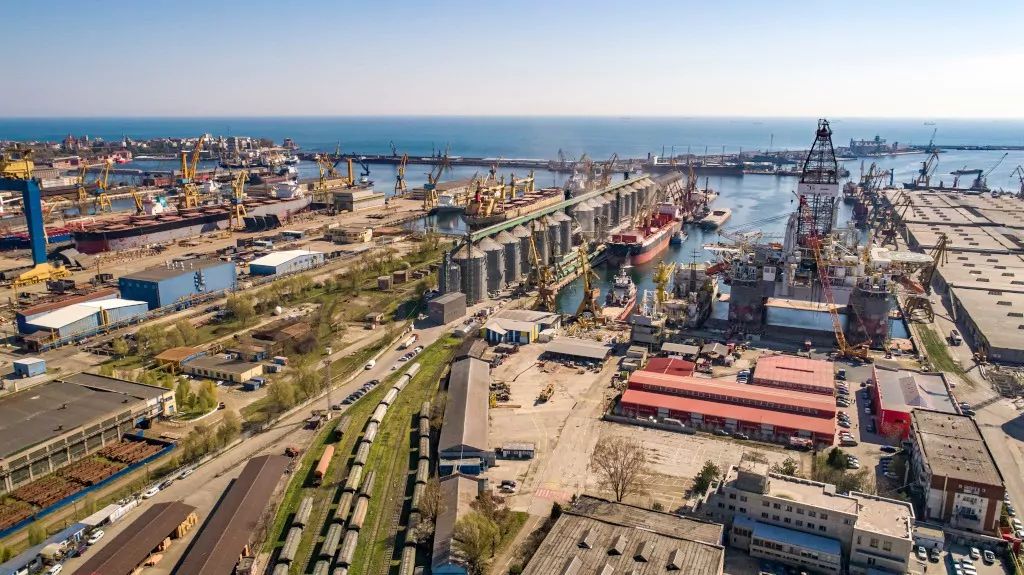 Zeci de șoferi sancționați în urma controalelor din Portul Constanța - controale-port-1732211793.jpg