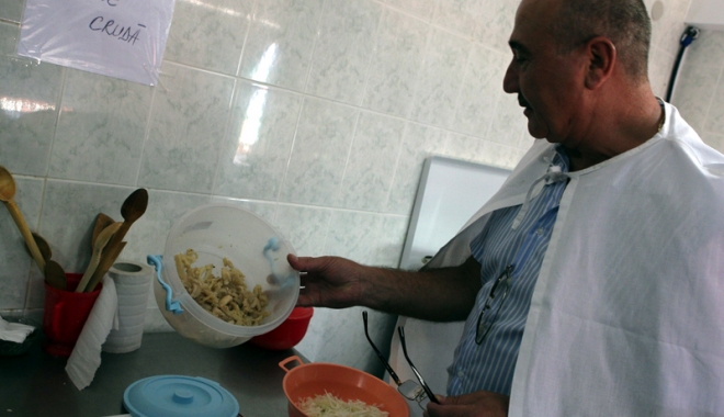 Tone de mâncare și produse alimentare, confiscate de la restaurante - controaleansvsa-1468343893.jpg