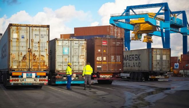 Controale în Portul Constanța. Importurile din China, verificate de comisarii Protecției Consumatorilor - controaleinport-1580205699.jpg