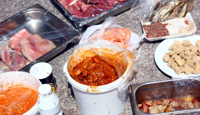 Controale la sânge în restaurante și fast-food-uri. Tone de alimente confiscate și distruse - controalelasange-1481044952.jpg