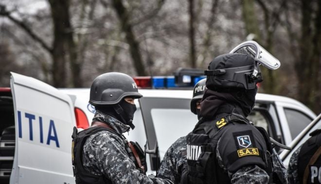 Controale la bănci, case de schimb valutar, amanet. Zeci de amenzi date de polițiști - controalepolitiebanci-1589304083.jpg