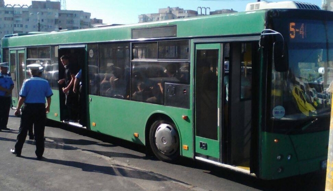 Controale de amploare în autobuzele RATC. Peste 100 de sancțiuni date călătorilor frauduloși - controaleratc1-1503905284.jpg