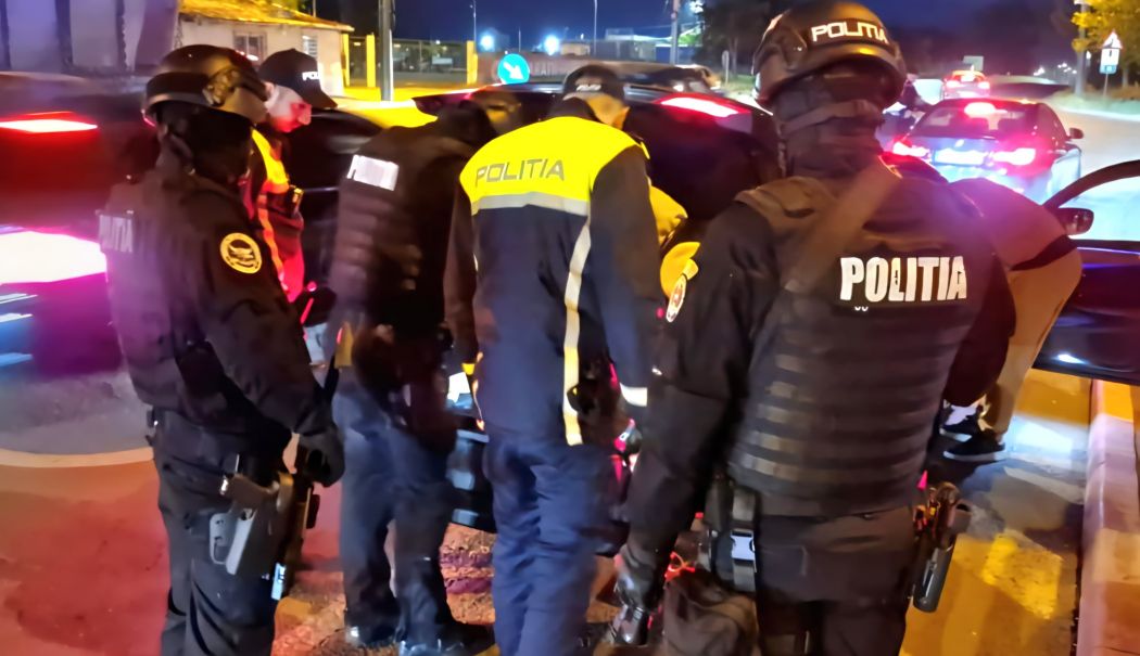 Controale rutiere în municipiul Constanța. Zeci de șoferi au fost sancționați - control-masina-polizei-und-janda-1765358663.jpg