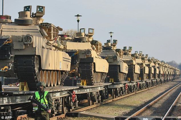 Cel puțin de 12 zile ar fi nevoie, ca să ajungă echipamentul militar, pe calea ferată, în Portul Constanța - convoimilitar-cai-ferate-1715604420.jpg