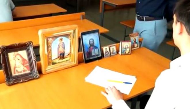 VIDEO VIRAL | Metoda unui elev de a copia cu ajutorul icoanelor de pe bancă - copiere1-1528817255.jpg