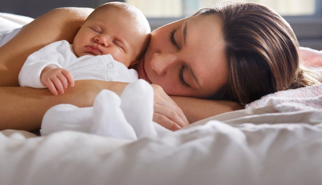 Copiii ar trebui să doarmă cu mamele lor până la trei ani - copii-1512905875.jpg
