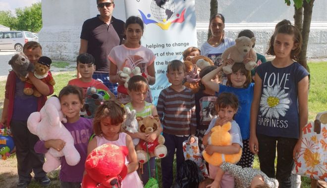 Copiii sărmani din Negru Vodă, răsfățați de ziua lor, de Asociația United Hands - copii-1559718166.jpg