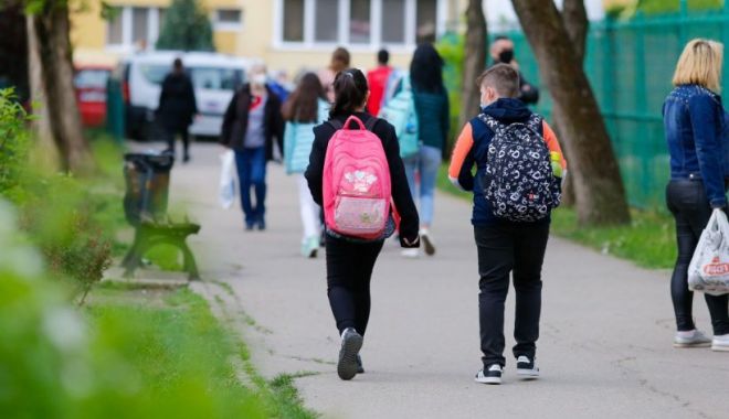 Părinții votează în ce perioadă intră copiii în vacanță - copii-1653841575.jpg