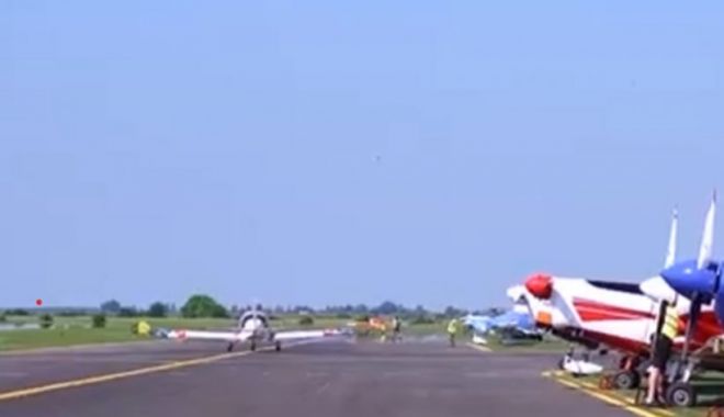 Mai mulț copii au zburat cu avionul şi cu planorul, de ziua lor - copii-1654100365.jpg