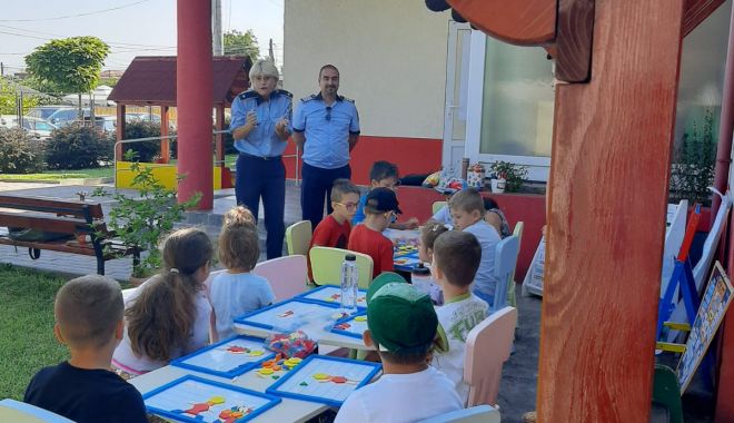 Activități desfășurate de polițișlti pentru siguranța tinerilor - copii-1659623225.jpg