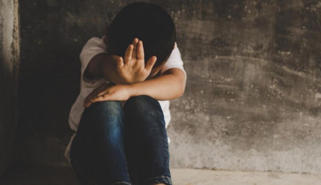 Cinci copii cu vârste între trei și zece ani, maltratați și obligați să asiste la relațiile sexuale dintre părinții lor - copii-maltratati-1748958412.jpg
