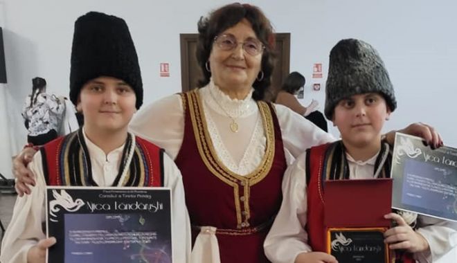 Elevi constănţeni premiaţi la Festivalul „Mica rândunică” - copii1670919581-1670919753.jpg