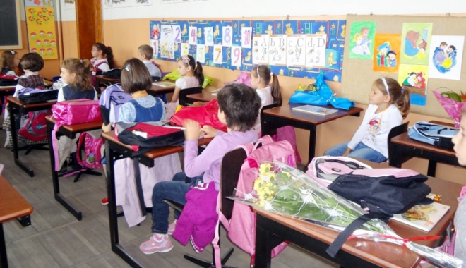 Elevii se roagă pentru un an școlar cu rezultate excepționale - copii2-1505049392.jpg