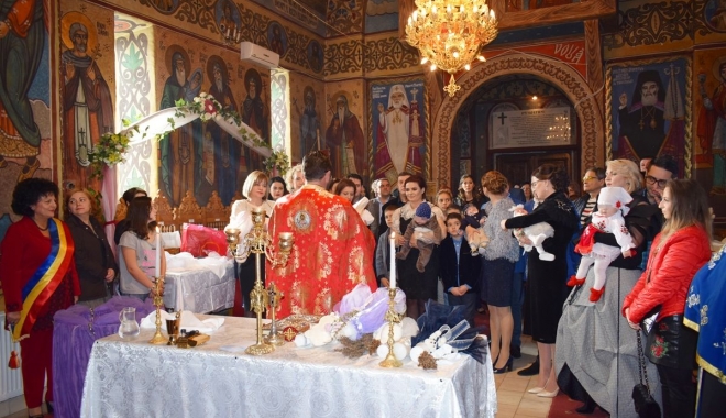 Șase copii abandonați au fost botezați chiar de Sfântul Ștefan - copiibotezati1-1514456214.jpg
