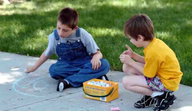 Sâmbătă are loc marșul albastru al persoanelor cu autism - copiicuautism-1332950874.jpg