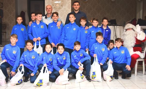 Copiii de la AS Kinder Constanța au fost premiați - copiii-1576877524.jpg
