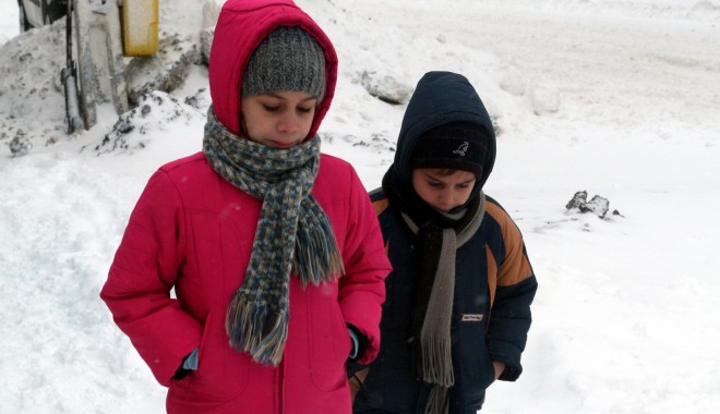 86 de unități de învățământ constănțene au suspendat cursurile - copiiiarna-1327664179.jpg
