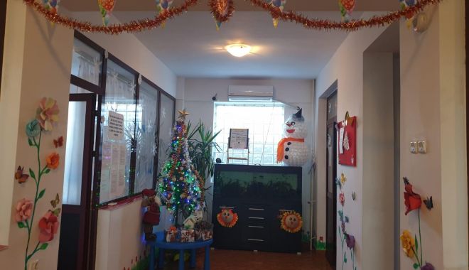 Copiii din creșele din oraș îl primesc pe Moș Crăciun - copiiidincresele-1576010183.jpg