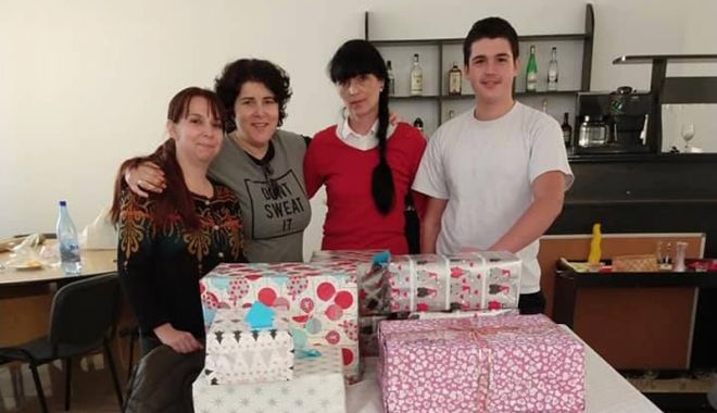 Copiii din Pecineaga au primit daruri  de la Moș Crăciun - copiiidinpecineaga2-1545067369.jpg