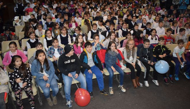Copiii sunt așteptați la Teatrul 
