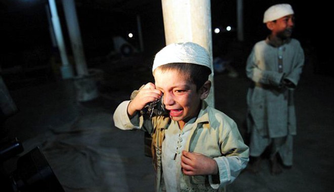 Copii bătuți și ținuți în lanțuri  la o școală din Pakistan - copiipakistan-1323873057.jpg