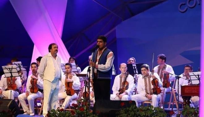 Cântece de Crăciun cu Elvis, un tânăr dintr-un centru de plasament - copil-1576799068.jpg