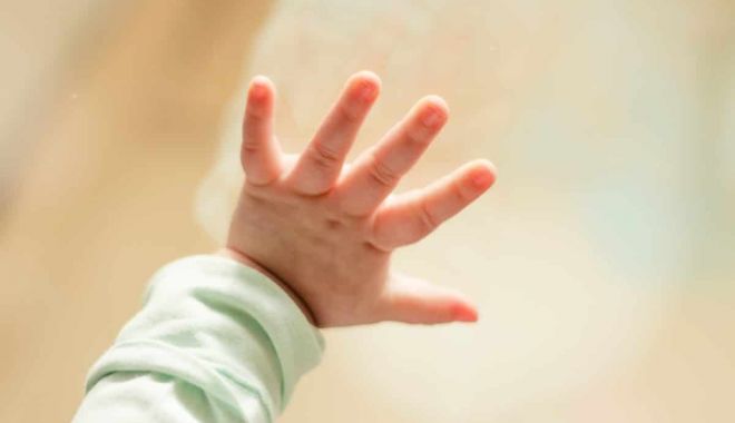 O fată de 14 ani a adus pe lume un bebeluş, deşi nega că este însărcinată - copil-1613924615.jpg