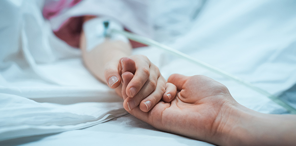 Fetiță de doi ani, ajunsă în comă, cu coaste rupte și capul spart, la spital. Mama ar fi mușcat-o - copil-1631512265.jpg
