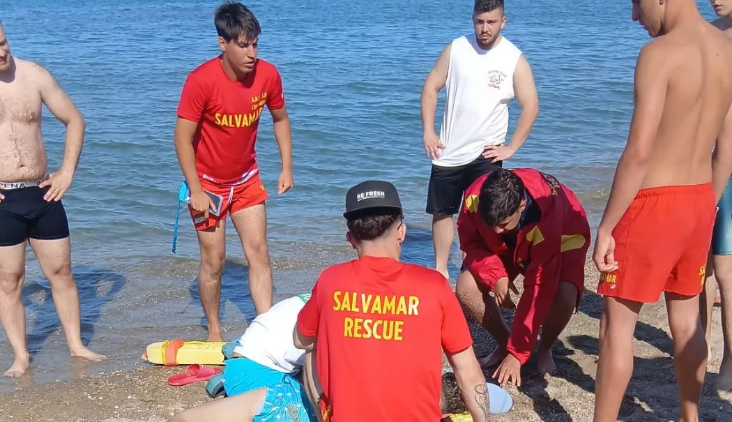 UPDATE Alertă pe litoral! Un copil a fost scos inconștient din mare, pe plaja Neversea - copil-1781623864.webp