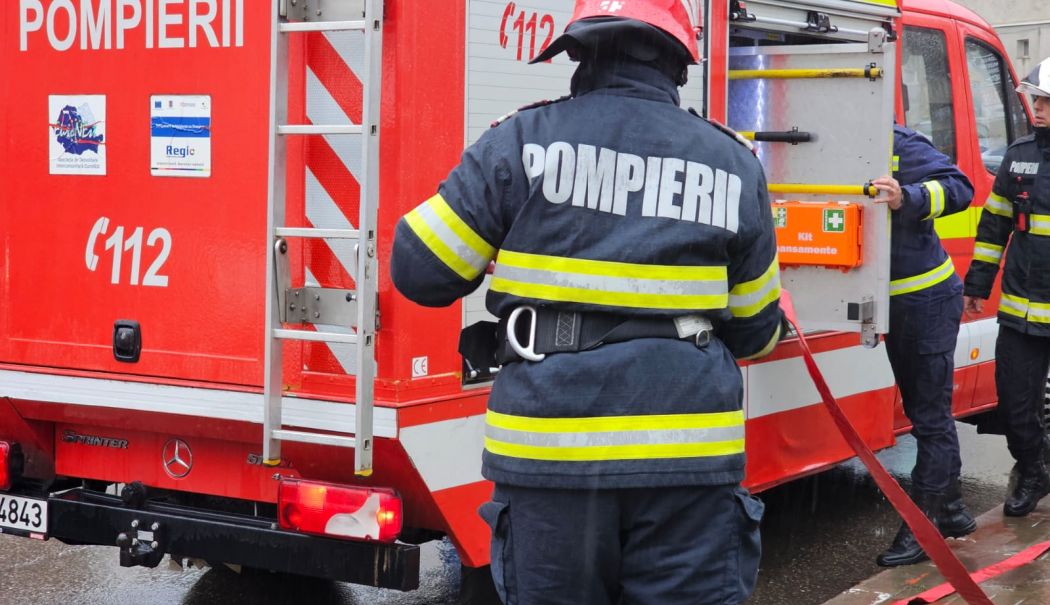 Băiețel de 10 ani, ars pe faţă, mâini şi picioare după ce casa i-a luat foc. Copilul a reușit să se salveze din flăcări
