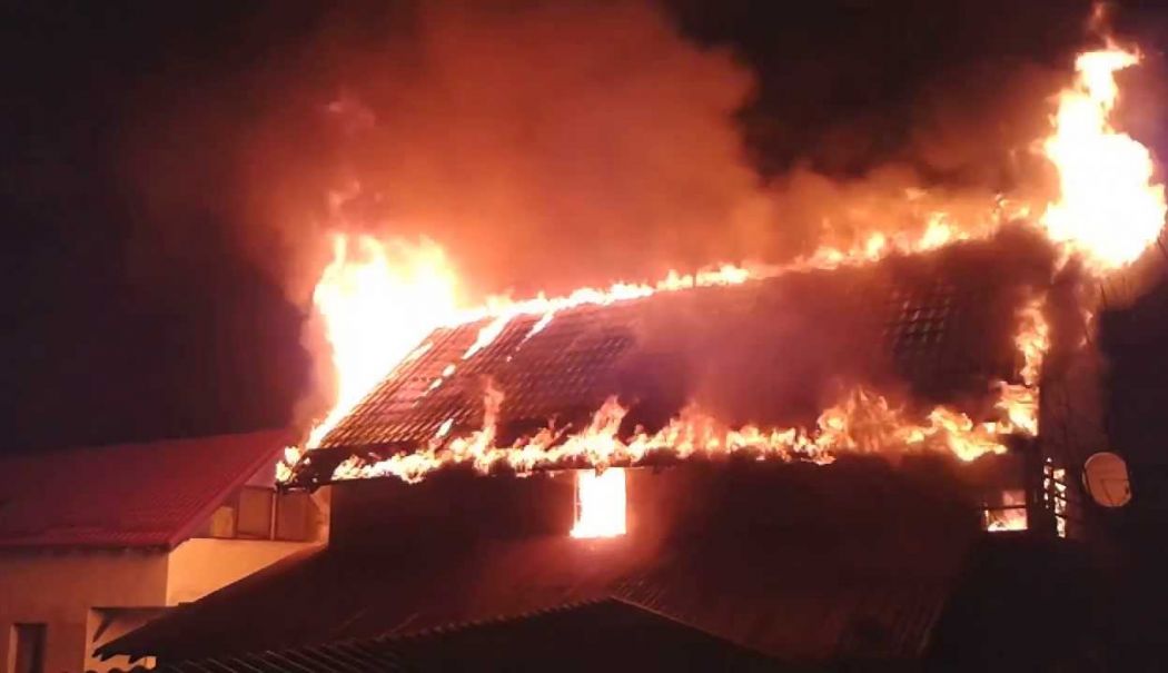 Un copil de nouă ani a fost găsit carbonizat, după ce casa i-a fost mistuită de flăcări - copil-de-9-ani-1748764987.jpg