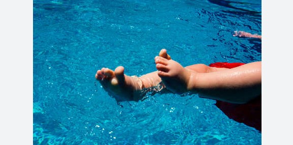 Vacanță transformată în tragedie după ce un copil de un an s-a înecat în piscina unui hotel - copil-inecat-1782297857.webp