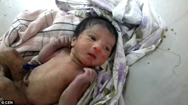 CAZ ȘOCANT! Fetiță abandonată într-un tufiș cu spini, pentru că nu s-a născut băiat - copilabandonat3-1502873141.jpg