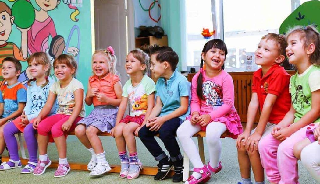 Copilașul îi dă bătăi de cap educatoarei - copilasi-1747671720.jpg