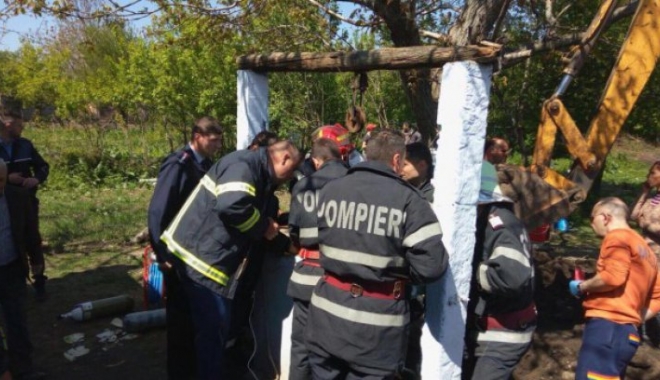 UPDATE / ALERTĂ. Copil de 5 ani, căzut într-un puț, salvat de pompieri - copilcazutinput21054200-1494685122.jpg