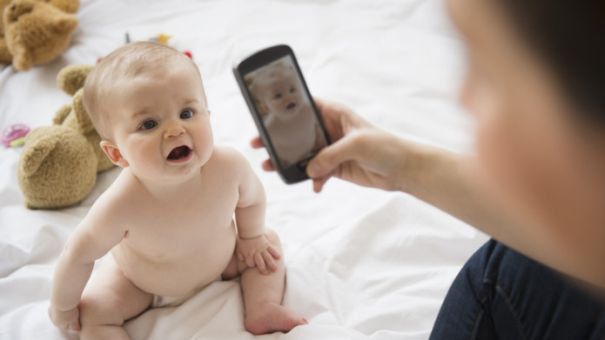 Amendă sau închisoare pentru părinții care postează poze jenante pe Facebook cu copiii lor - copilfb465x390-1515569958.jpg