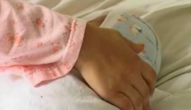 Copil de un an, de urgenţă la spital, după ce a fost opărit cu supă pe aproape jumătate din corp - copilperfuzie-1662975248.jpg