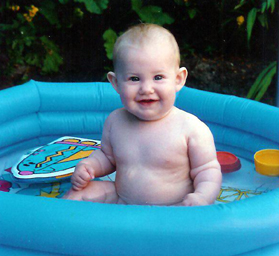 Un copil moare la fiecare cinci zile înecat în piscinele gonflabile - copilpiscina-1308930177.jpg
