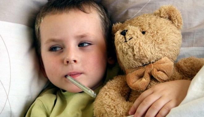 Jucării donate pentru copiii internați la pediatrie - copilracit-1407245079.jpg