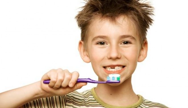 Gestul care distruge dantura celor mici! - copilspalatpedintishutterstock80-1366060340.jpg